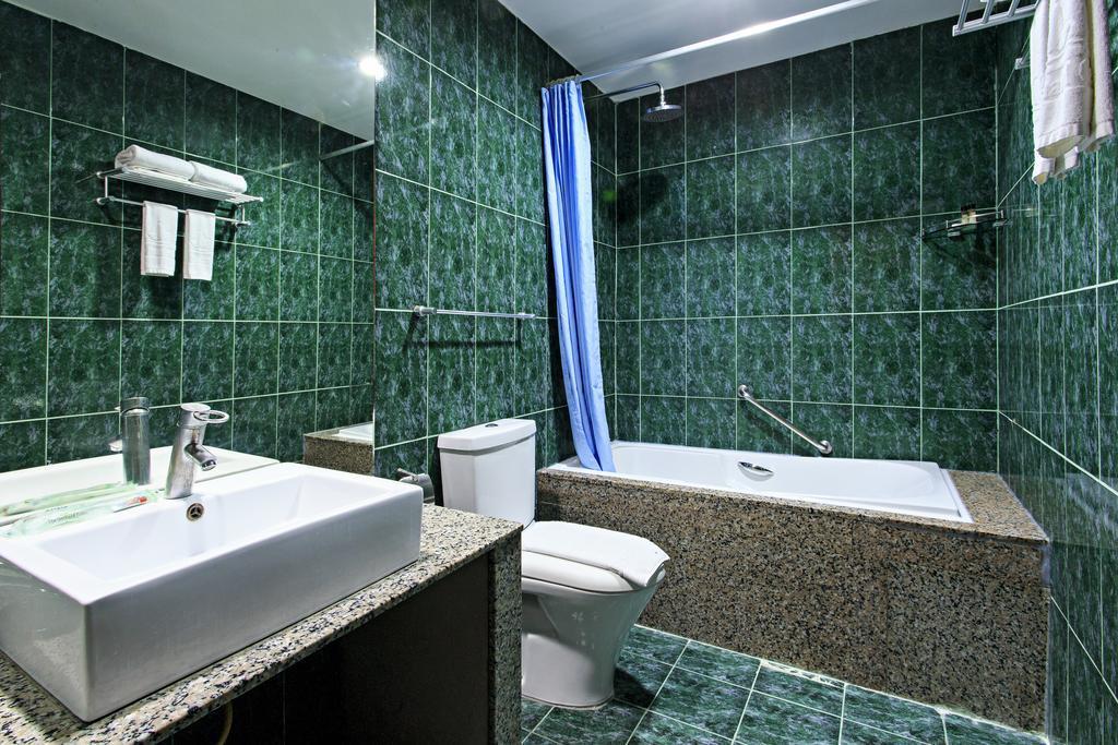 The Orchard Cebu Hotel & Suites Extérieur photo