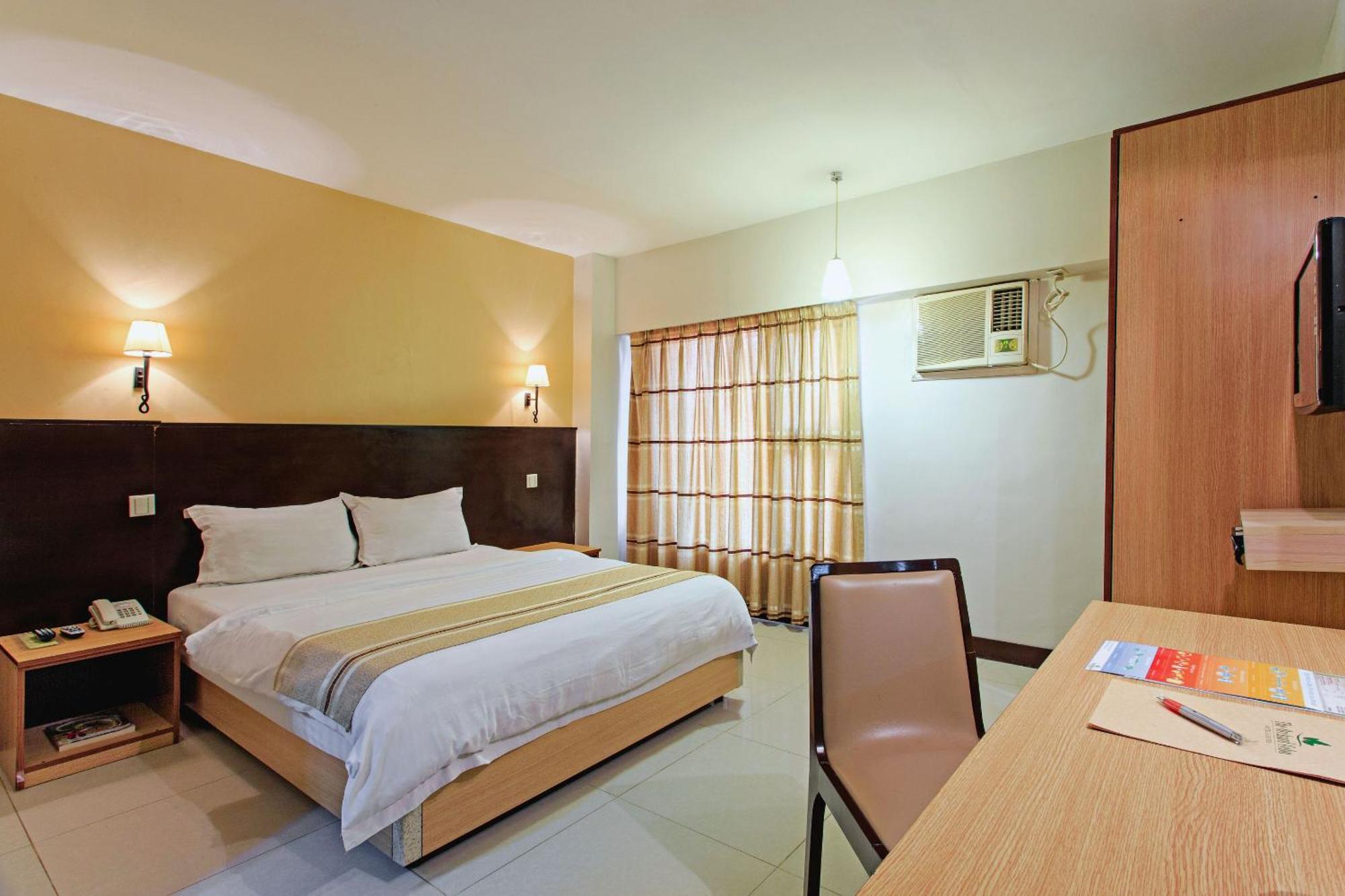 The Orchard Cebu Hotel & Suites Powered By Cocotel Extérieur photo