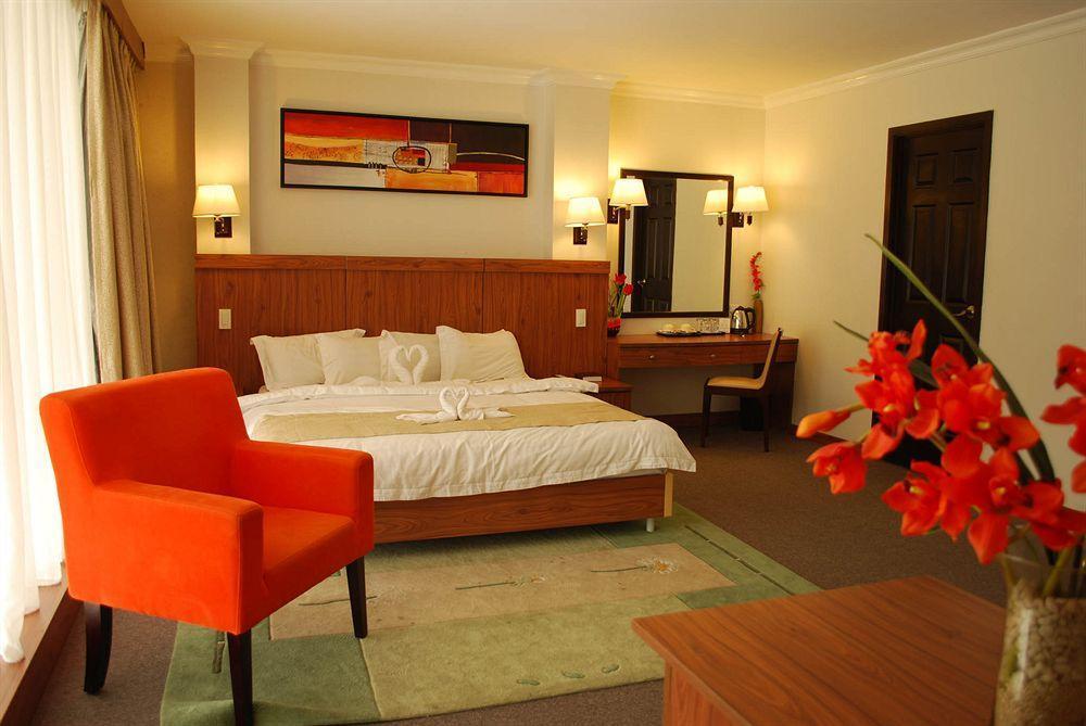 The Orchard Cebu Hotel & Suites Powered By Cocotel Extérieur photo