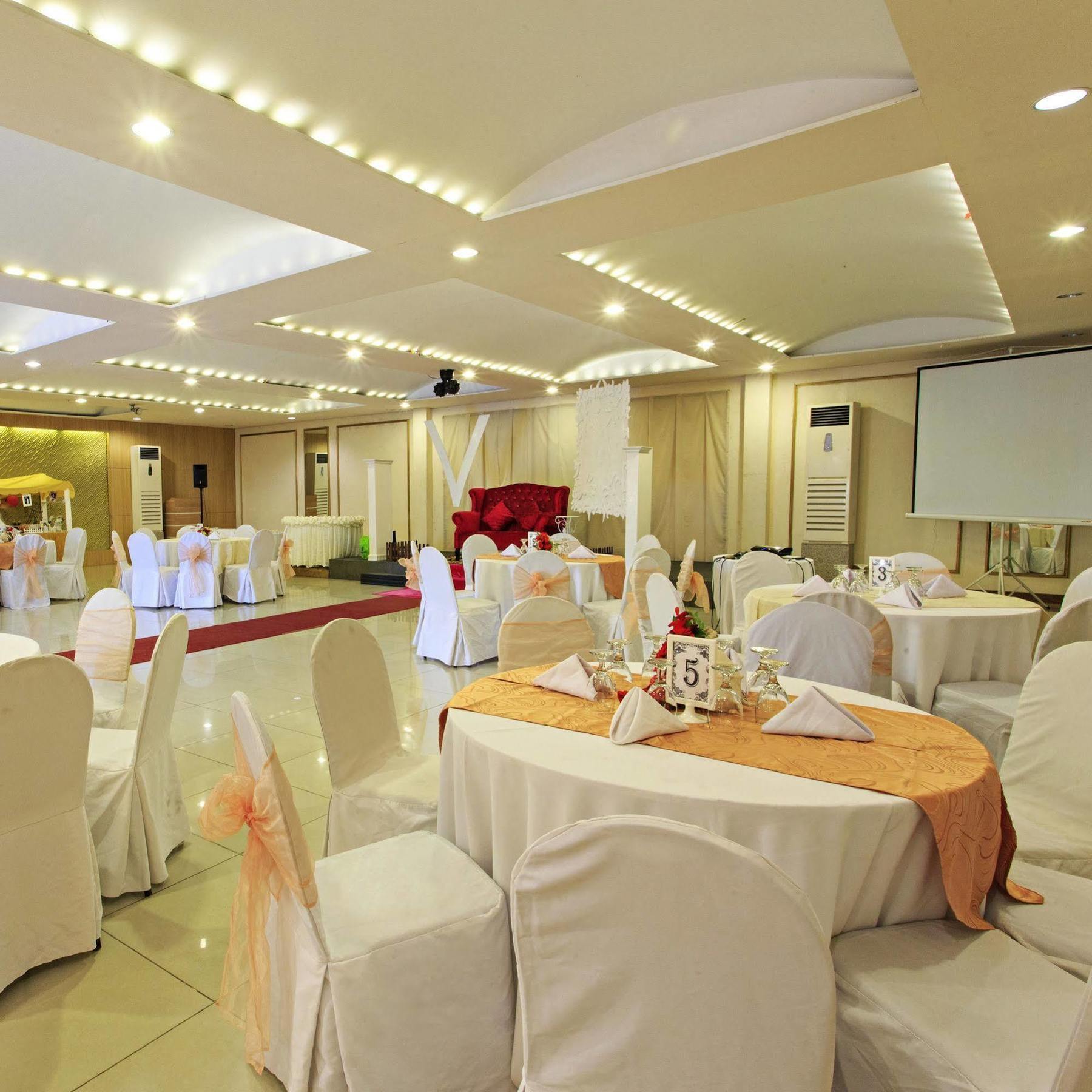 The Orchard Cebu Hotel & Suites Powered By Cocotel Extérieur photo